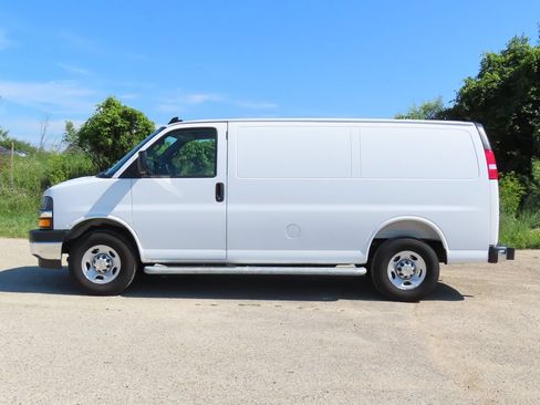 Used 2025 Chevrolet Express 2500 w/ Driver Convenience Package RWD image 7