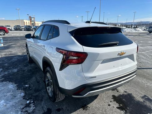 Used 2025 Chevrolet Trax LT image 6