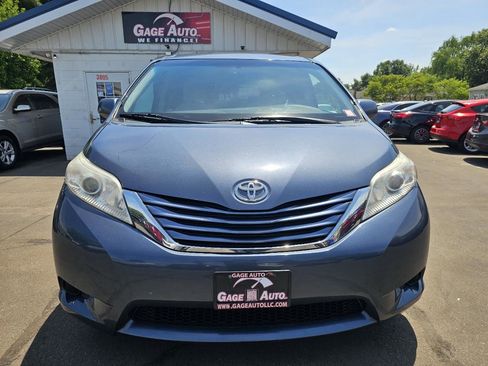 Used 2015 Toyota Sienna LE FWD image 3