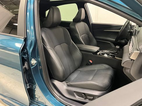 Used 2025 Toyota Camry XSE FWD image 9