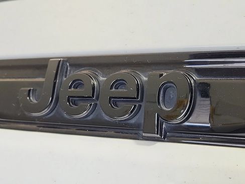 Used 2023 Jeep Grand Cherokee Limited w/ Black Appearance Package RWD image 8