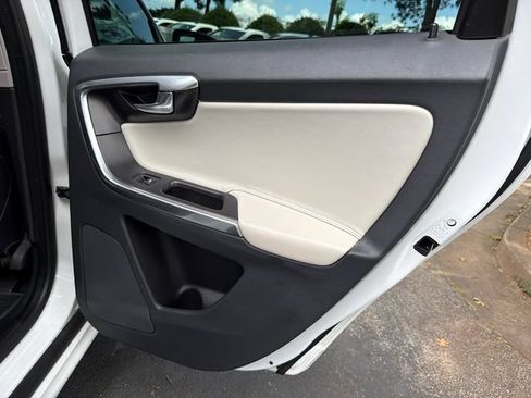 Used 2017 Volvo XC60 T5 Dynamic w/ Preferred Option Package FWD image 16