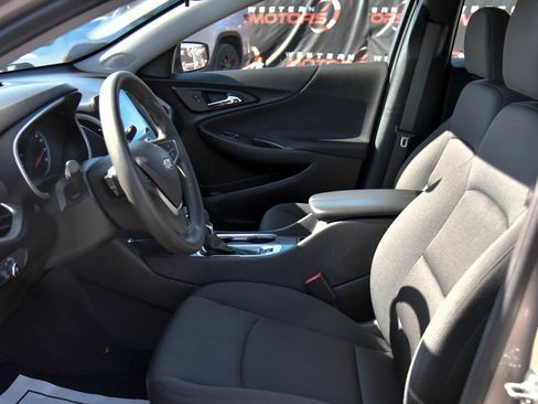 Used 2023 Chevrolet Malibu LT FWD image 17