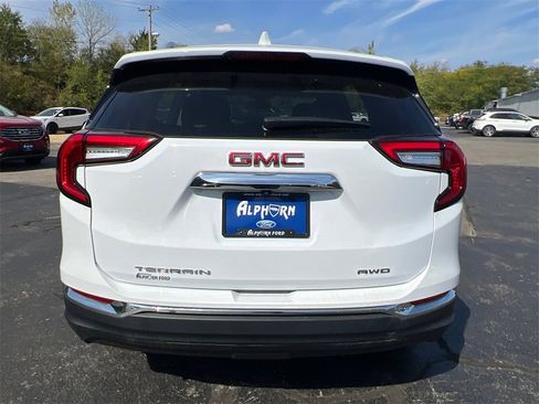 Used 2024 GMC Terrain SLT image 40
