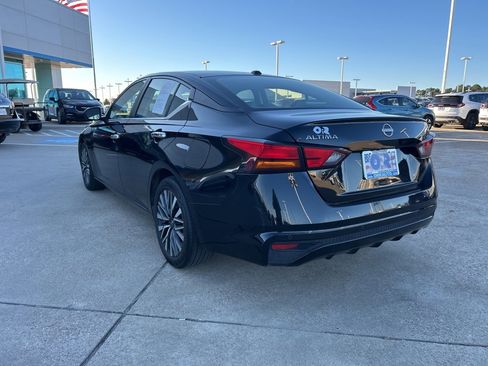 Used 2024 Nissan Altima 2.5 SV image 9