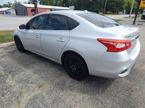 Used 2016 Nissan Sentra SV FWD image 2