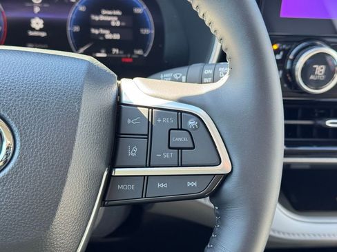 New 2026 Toyota Highlander Limited image 25