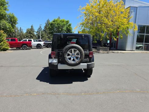Used 2012 Jeep Wrangler Sahara w/ Connectivity Group AWD/4WD image 4