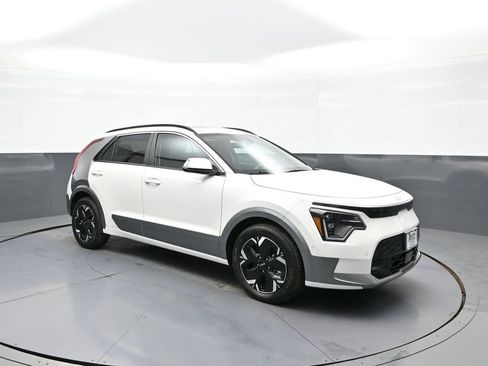 New 2025 Kia Niro Wave w/ Wave Preserve Package image 4