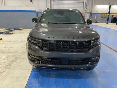 Used 2023 Jeep Wagoneer Series II image 2