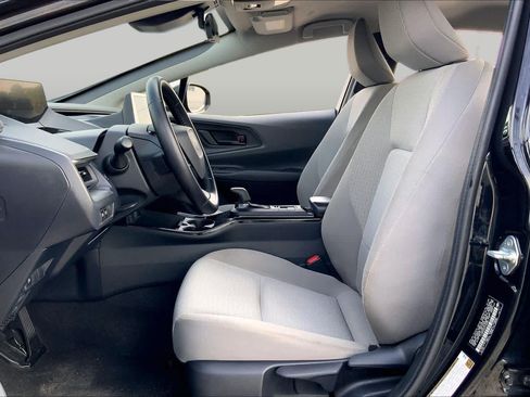 Used 2025 Toyota Prius LE FWD image 8