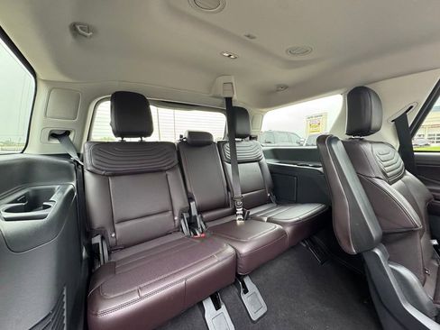 Used 2025 Ford Expedition Platinum w/ Platinum Ultimate Package AWD/4WD image 39