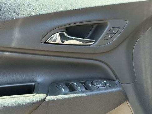 Used 2023 Chevrolet Equinox LT FWD image 25