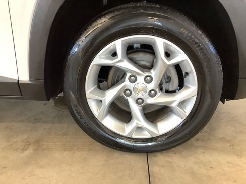 Used 2024 Chevrolet Trax LS w/ LS Convenience Package FWD image 25