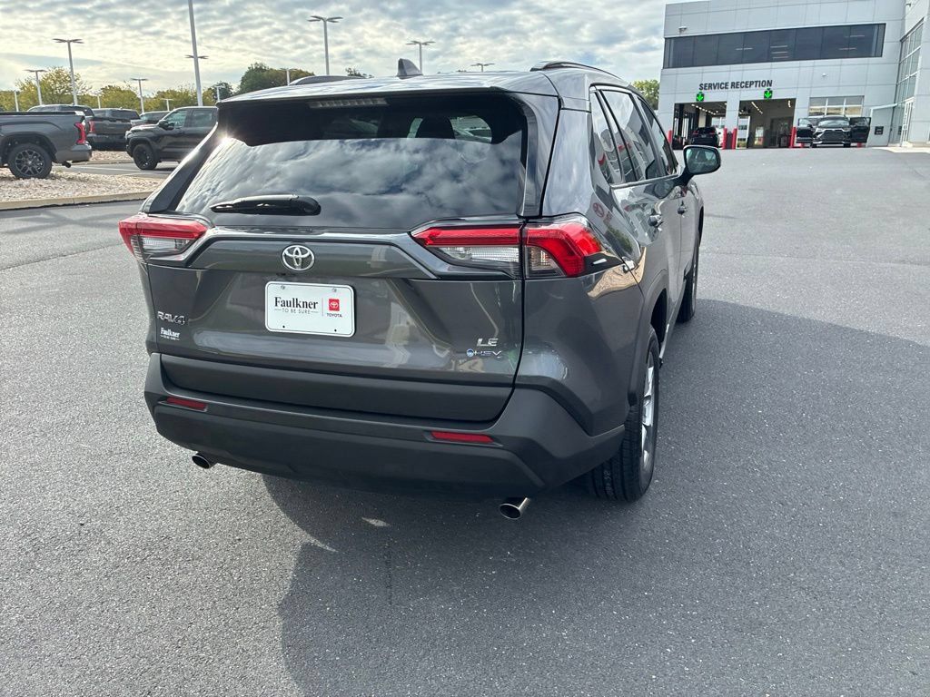 Used 2025 Toyota RAV4 LE AWD/4WD image 9