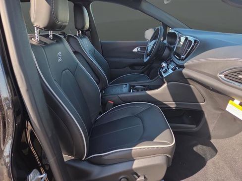 New 2026 Chrysler Pacifica Limited w/ S Appearance Package image 33