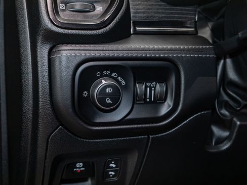 Used 2023 RAM 1500 Limited AWD/4WD image 17