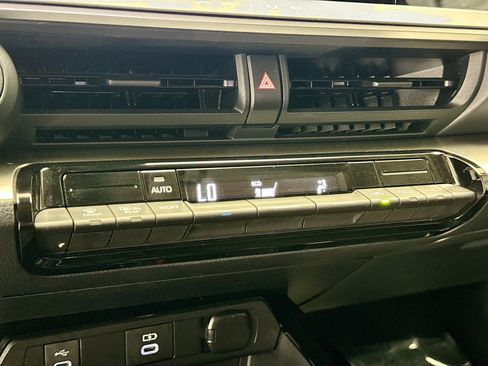 Used 2024 Toyota Prius Limited image 10