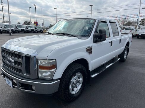 Used 2010 Ford F250 Lariat image 9