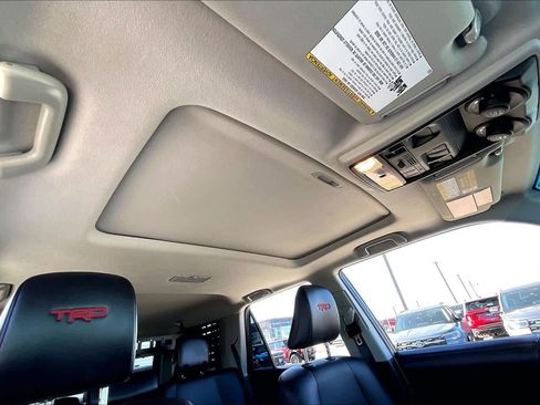 Used 2018 Toyota 4Runner TRD Off-Road image 12