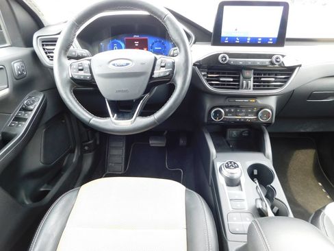 Used 2022 Ford Escape Titanium w/ Titanium Elite Package AWD/4WD image 17
