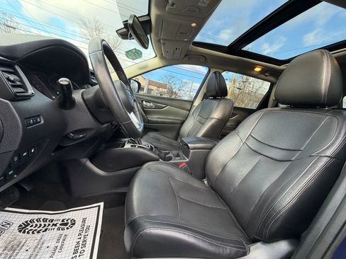 Used 2018 Nissan Rogue SL w/ Premium Package image 10