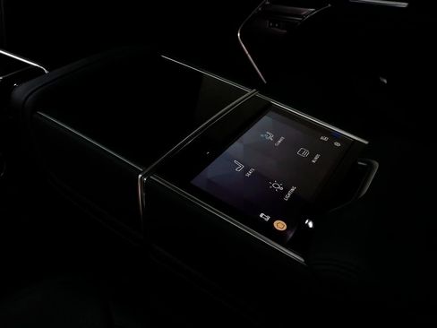 New 2025 Land Rover Range Rover Long Wheelbase Autobiography image 18