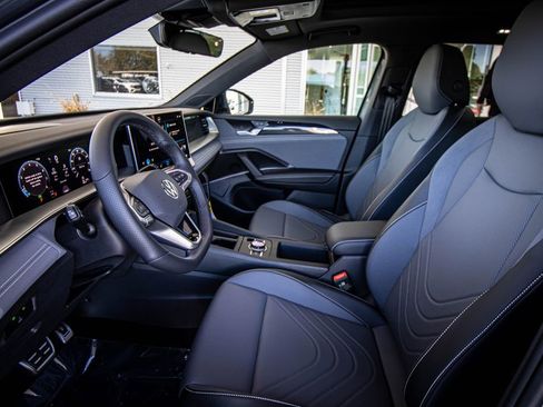 New 2026 Volkswagen Tiguan SE R-Line image 26