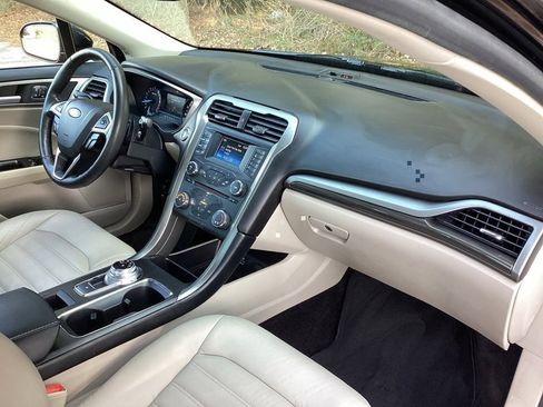 Used 2017 Ford Fusion SE image 26