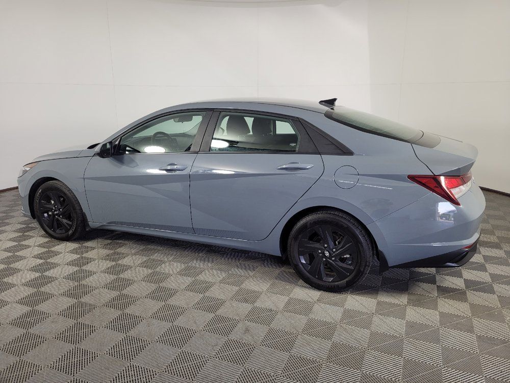 Used 2021 Hyundai Elantra SEL w/ Convenience Package FWD image 3