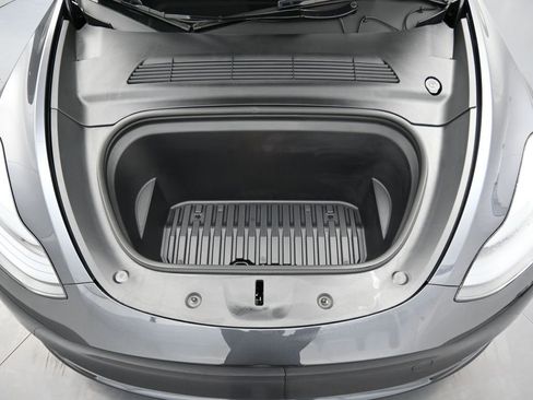 Used 2025 Tesla Model Y Long Range image 13