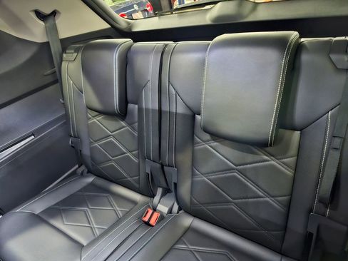 Used 2025 Volkswagen Atlas SE image 11