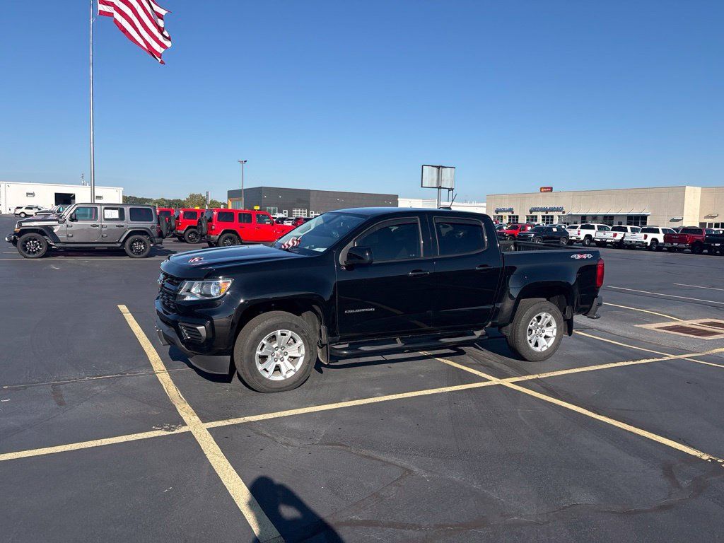 Used 2022 Chevrolet Colorado LT AWD/4WD image 3
