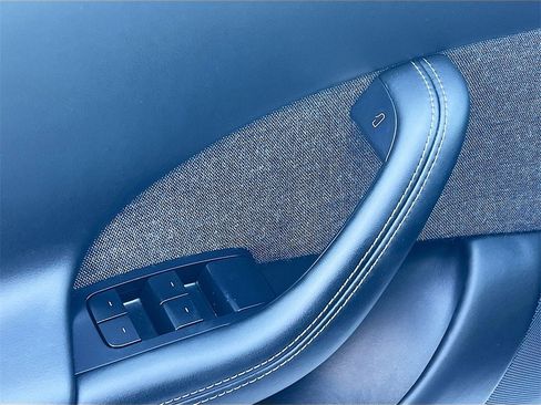 Used 2022 Tesla Model S image 15