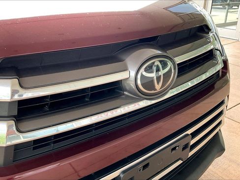 Used 2018 Toyota Highlander Limited AWD/4WD image 32