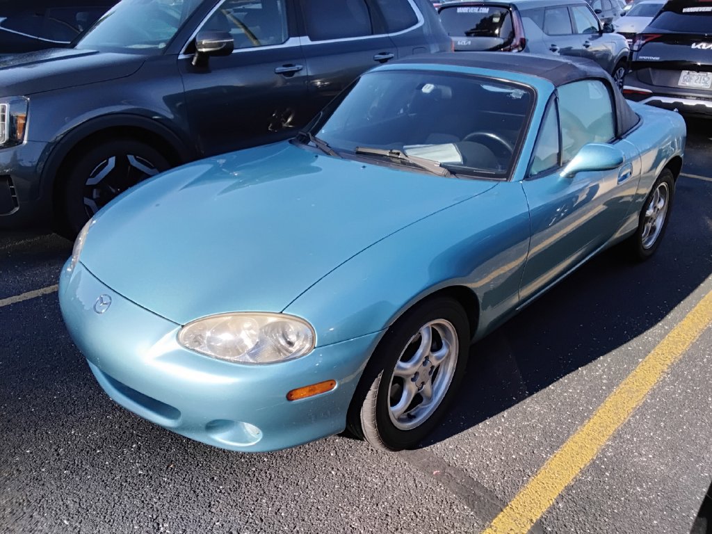 Used 2002 MAZDA MX-5 Miata RWD image 2