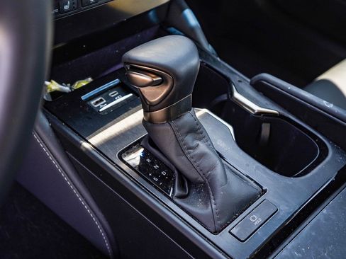 Used 2025 Lexus ES 350 w/ Premium Package FWD image 21
