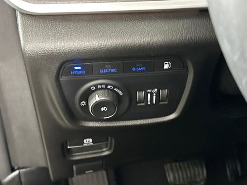 Used 2023 Jeep Grand Cherokee 4WD 4xe w/ Luxury Tech Group II image 19