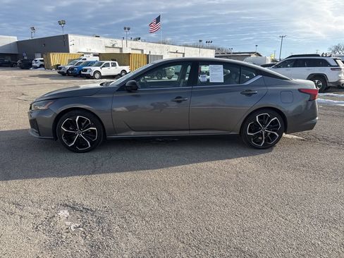 Used 2024 Nissan Altima 2.5 SR FWD image 5