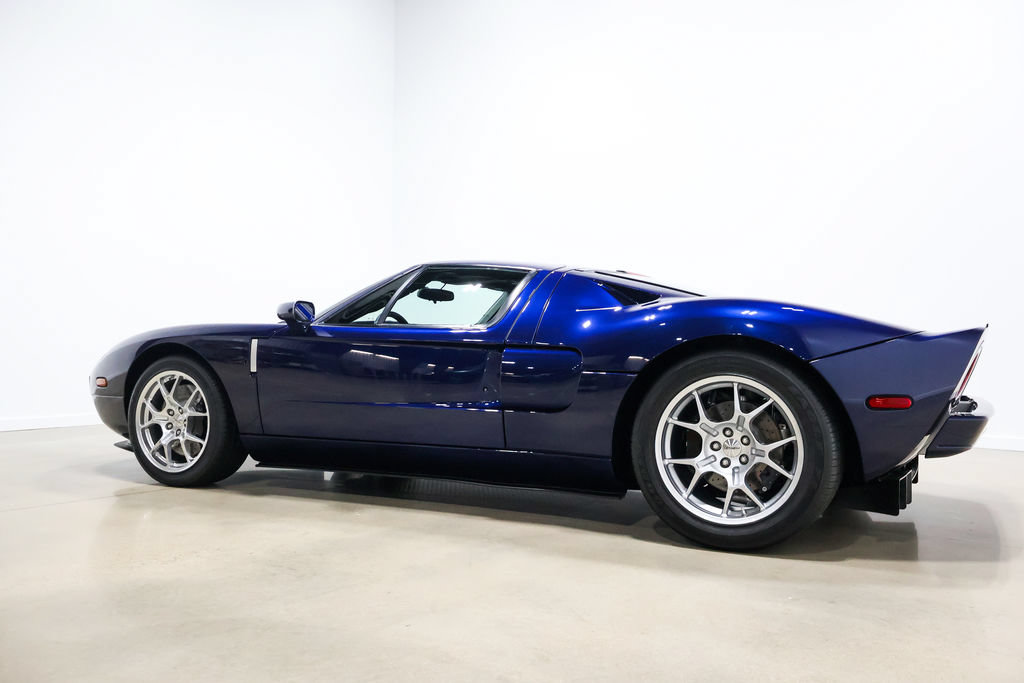 Used 2005 Ford GT RWD image 15