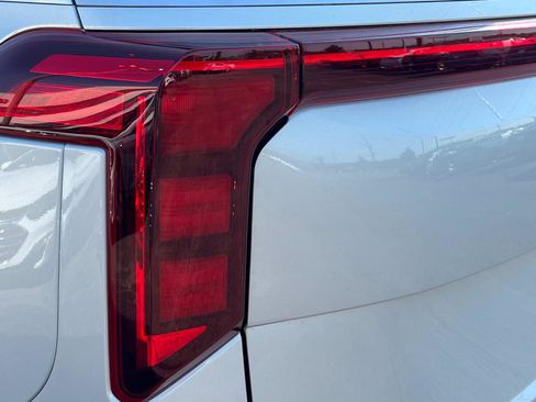New 2026 Kia Carnival EX FWD image 40
