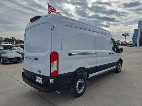 New 2026 Ford Transit 250 148 Medium Roof w/ Load Area Protection Package image 15