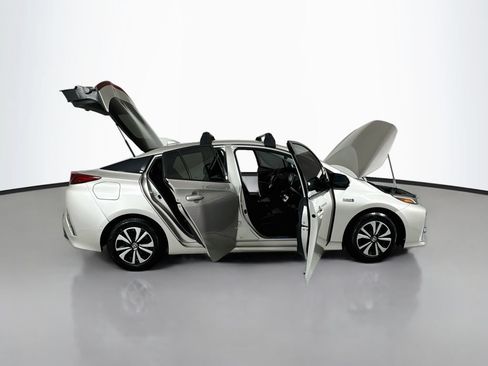 Used 2017 Toyota Prius Prime Advanced FWD image 24