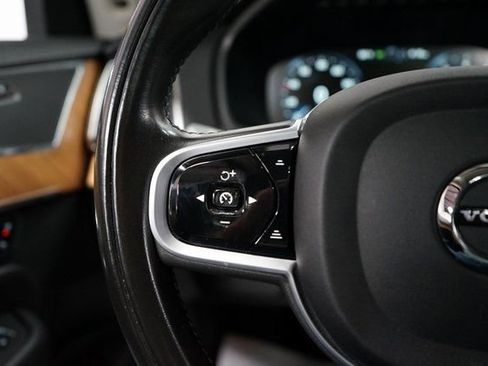 Used 2022 Volvo XC90 T6 Momentum image 29