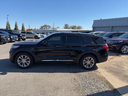 Used 2021 Ford Explorer Limited w/ Equipment Group 301A AWD/4WD image 3
