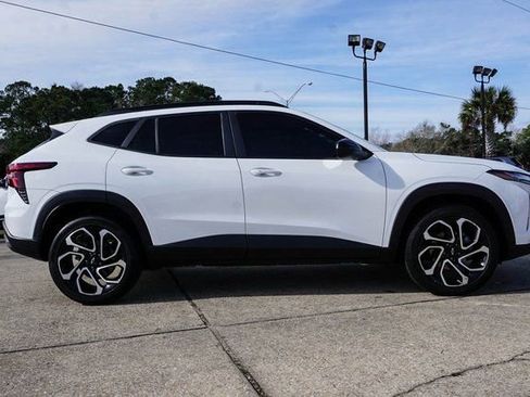 Used 2024 Chevrolet Trax RS w/ Driver Confidence Package image 3