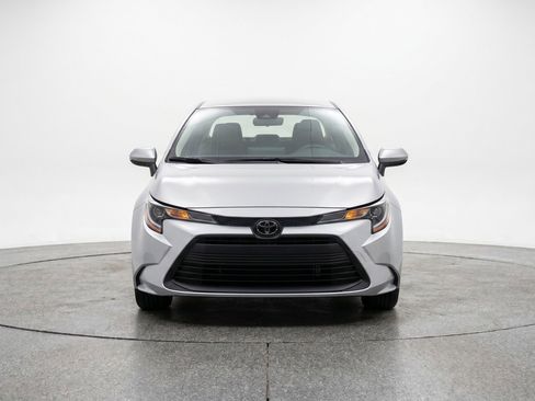 Used 2025 Toyota Corolla LE FWD image 2