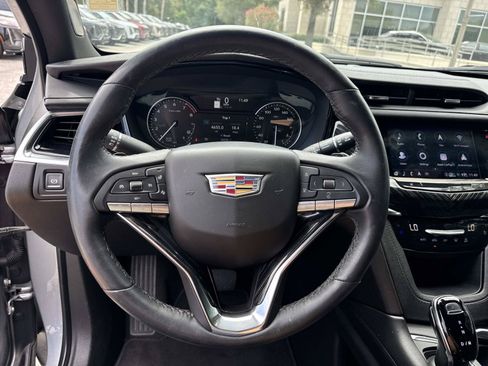 Used 2025 Cadillac XT6 Premium Luxury FWD image 15