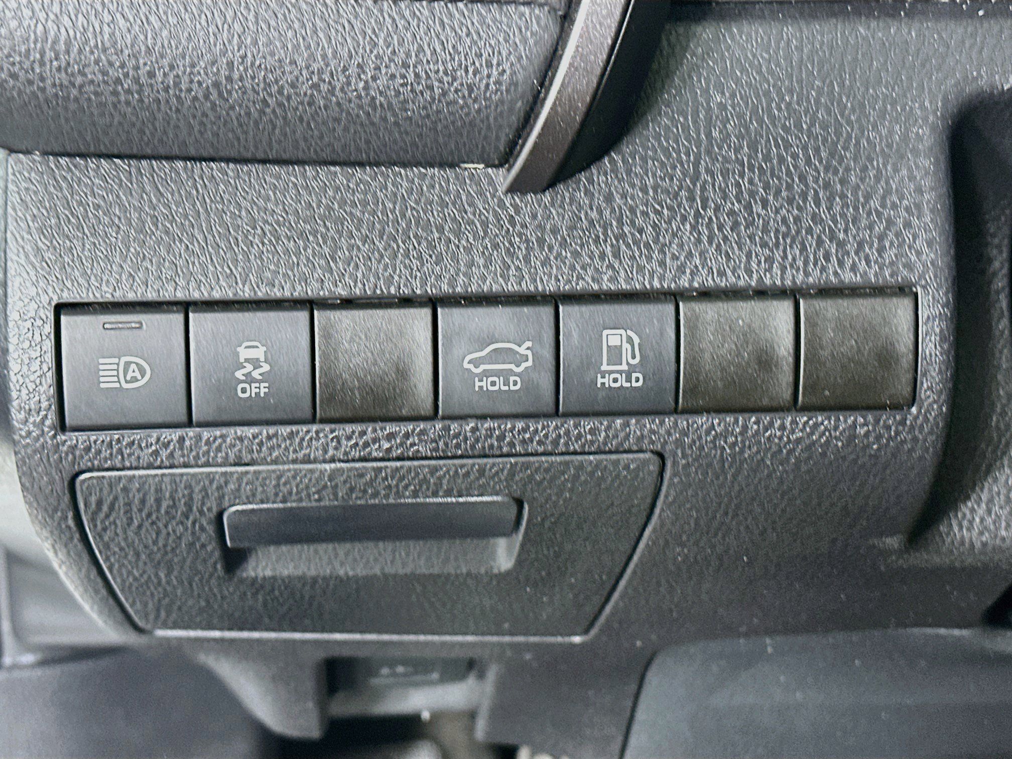 Used 2022 Toyota Camry LE w/ Carpet Mat Package (TMS) FWD image 17