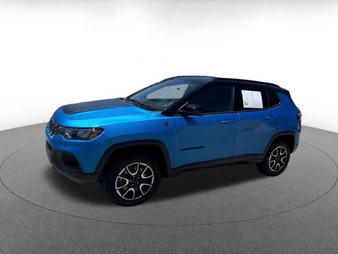 Used 2025 Jeep Compass Trailhawk AWD/4WD image 8